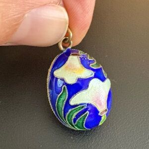 Vintage Sterling Silver Cloisonne Enamel Flower Egg Pendant 4 g 1 1/8"